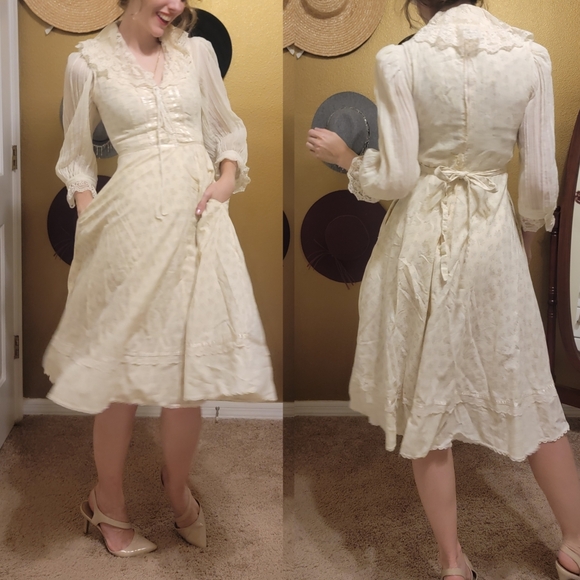 *Vintage Cream Lace Collar Blouse* - Picture 4 of 13